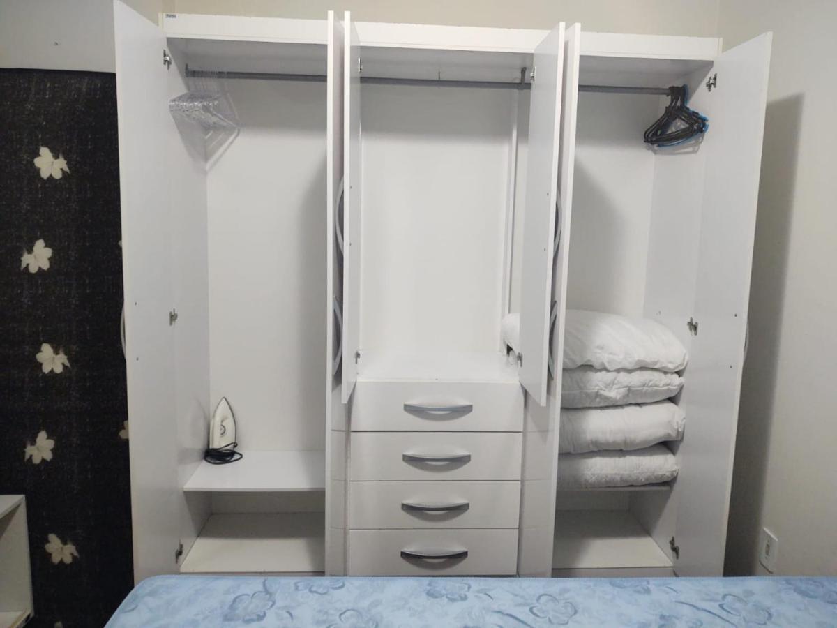 ótima Localização, Com Estacionamento, Ar Condicionado, Wi-fi E Netflix! 400 Metros Da Praia! Apartamento