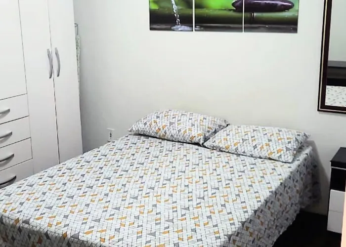 Excelente Localizacao! Perto Da Praia Com Estacionamento, Ar Condicionado, Wi-Fi, Netflix E Roupa De Cama!